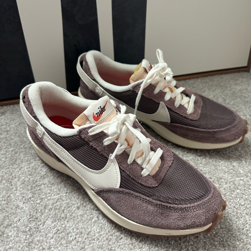 Nike Women’s Waffle Debut Vintage running shoes
